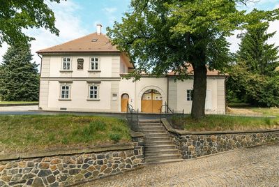 Das Geburtshaus von Antonín Dvořák und das benachbarte Renaissanceschloss Nelahozeves laden zu einem Besuch ein