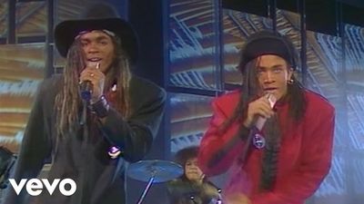 Unter dem Namen Milli Vanilli stürmen die beiden Freunde Rob und Fab die internationalen Charts, landen drei Nummer-1-Hits in den USA 
