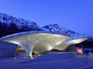 Hungerburgbahn von Stararchitektin Zaha Hadid, sie hat sich wie keine andere in Innsbrucks Architektur verewigt
