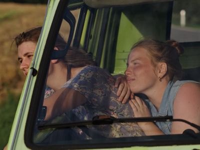 MILCH INS FEUER - Ein Film von Justine Bauer