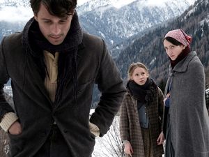 Der Beginn einer Liebe: Pietro (Giuseppe De Domenico), Flavia (Anna Thaler) und Lucia (Martina Scrinzi) Der Beginn einer Liebe: Pietro (Giuseppe De Domenico), Flavia (Anna Thaler) und Lucia (Martina Scrinzi)