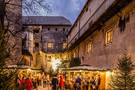 Beim Schlossadvent in Schloss Schenna kommen Besucher nicht nur in den Genuss der Südtiroler Küche, sondern können auch ihren Liebsten daheim handgemachte Produkte mitbringen