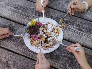 Beim Kaiserschmarrn-Kurs mit Schritt-für-Schritt-Anleitungen Beim Kaiserschmarrn-Kurs mit Schritt-für-Schritt-Anleitungen