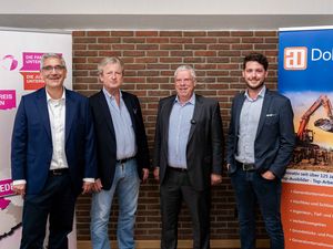 B.U.: v.l.n.r.: Lothar Grünewald, Wolf-Dietrich Spelsberg, Geschäftsführung August Dohrmann GmbH, Jürgen Hardt und Cedric Schütz, Grünewald Consulting B.U.: v.l.n.r.: Lothar Grünewald, Wolf-Dietrich Spelsberg, Geschäftsführung August Dohrmann GmbH, Jürgen Hardt und Cedric Schütz, Grünewald Consulting