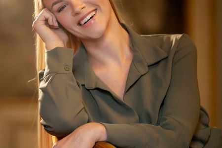 Aistė Benkauskaitė steht als Flora in Verdis „La Traviata“ sowie als Die Häuslerin in Nikolai Rimski-Korsakows selten gespielter Oper „Schneeflöckchen“ auf der Bühne