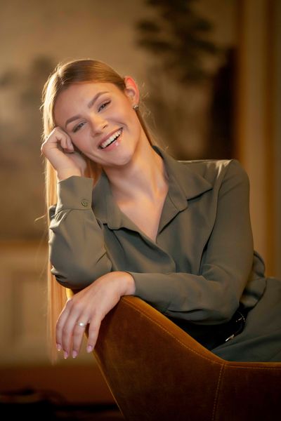 Aistė Benkauskaitė steht als Flora in Verdis „La Traviata“ sowie als Die Häuslerin in Nikolai Rimski-Korsakows selten gespielter Oper „Schneeflöckchen“ auf der Bühne