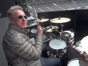 Bertram Engel ab Herbst 2024 live auf den schönsten Bühnen Deutschlands Bertram Engel ab Herbst 2024 live auf den schönsten Bühnen Deutschlands