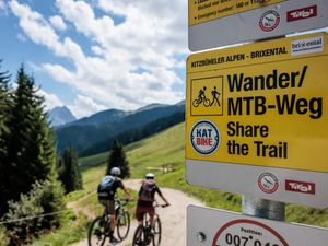 Das gut markierte Wegenetz des KAT Bike ermöglicht entspanntes Bike-Vergnügen auf dem Kitzbüheler Alpen Trail Das gut markierte Wegenetz des KAT Bike ermöglicht entspanntes Bike-Vergnügen auf dem Kitzbüheler Alpen Trail