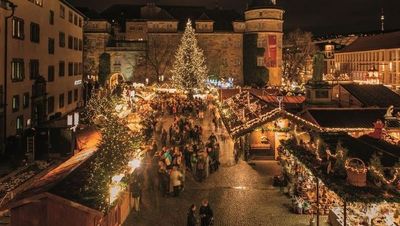 Der Stuttgarter Weihnachtsmarkt wurde 1692 erstmals urkundlich erwähnt. Er gilt als einer der schönsten Deutschlands und zählt zu den ältesten sowie größten in Europa