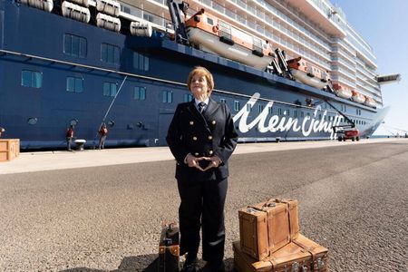 Miss Merkel geht an Bord - das Schiff spielt ebenfalls eine Hauptrolle