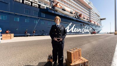 Miss Merkel geht an Bord - das Schiff spielt ebenfalls eine Hauptrolle