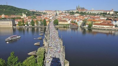 Bei Marathons durch die goldene Stadt, entlang der Moldau oder bei Natur- und Trailruns durch unberührte Nationalparks – Tschechien läuft auf Hochtouren