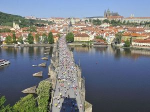 Bei Marathons durch die goldene Stadt, entlang der Moldau oder bei Natur- und Trailruns durch unberührte Nationalparks – Tschechien läuft auf Hochtouren Bei Marathons durch die goldene Stadt, entlang der Moldau oder bei Natur- und Trailruns durch unberührte Nationalparks – Tschechien läuft auf Hochtouren
