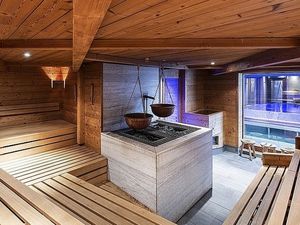 Die Finnische Sauna im Vier-Sterne-Superior-Hotel Bodenmaiser Hof im Bayerischen Wald ist einer der Arbeitsplätze von Saunameister Michael Kerschhofer Die Finnische Sauna im Vier-Sterne-Superior-Hotel Bodenmaiser Hof im Bayerischen Wald ist einer der Arbeitsplätze von Saunameister Michael Kerschhofer