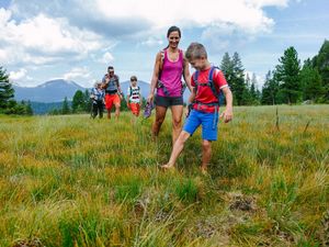 Barfuß durchs Hochmoor: Auf der Turracher Höhe beginnt die Abkühlung unter den Füßen Barfuß durchs Hochmoor: Auf der Turracher Höhe beginnt die Abkühlung unter den Füßen