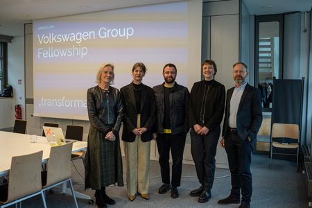  Benita von Maltzahn (Volkswagen Group), Sarah Groiß (Kunstvermittlung, Kunstmuseum Wolfsburg), Daniele Lauriola, Luisa Bergander, Andreas Beitin (Direktor Kunstmuseum Wolfsburg)