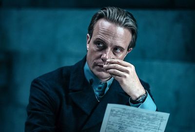 Der mysteriöse Woland (August Diehl) kommt als Tourist nach Moskau