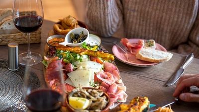 Die bayerische Alpenstadt Bad Reichenhall ist 2024 erstmals Schauplatz eines Frühlings-Streetfood-Festivals mit zahlreichen kulinarischen Überraschungen
