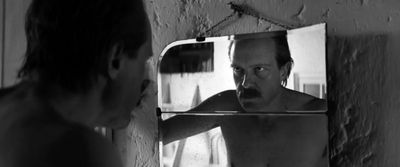 Auge in Auge: Josef Mengele (August Diehl) leidet unter seiner Isolation