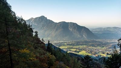 Berge, Wälder und Wasser umgeben Bad Reichenhall: Die natürlichen Ressourcen der Alpenstadt gehören seit jeher zu ihrem Selbstverständnis als Purort