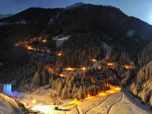Über 30 Naturrodelbahnen gibt es in Osttirol/Österreich – neun davon, mit insgesamt über 15 Kilometern, sind abends beleuchtet und laden zum stimmungsvollen Nachrodeln ein Über 30 Naturrodelbahnen gibt es in Osttirol/Österreich – neun davon, mit insgesamt über 15 Kilometern, sind abends beleuchtet und laden zum stimmungsvollen Nachrodeln ein
