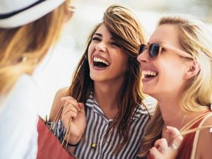 Dank ganzjährig milden Temperaturen steht auch in der Nebensaison einem Girls-Urlaub an die portugiesische Costa do Sol nichts im Weg – kurze Schlangen beim Bummel durch Sintra oder Cascais nahe der Villen von Victor’s Portugal sind ein weiterer Plus Dank ganzjährig milden Temperaturen steht auch in der Nebensaison einem Girls-Urlaub an die portugiesische Costa do Sol nichts im Weg – kurze Schlangen beim Bummel durch Sintra oder Cascais nahe der Villen von Victor’s Portugal sind ein weiterer Pluspunkt