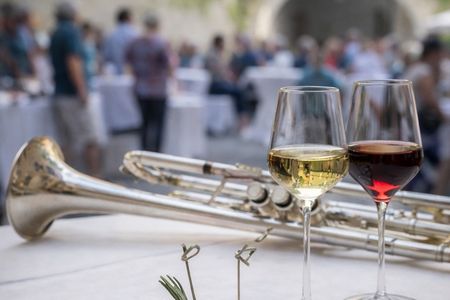 Die Veranstaltungsreihe "Wein.Klang.Frühling" in Schenna richtet sich an Genuss- und Musikliebhaber