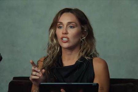 Interview von Miley Cyrus zu „Used To Be Young" jetzt bei Youtube