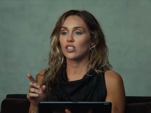 Interview von Miley Cyrus zu „Used To Be Young" jetzt bei Youtube Interview von Miley Cyrus zu „Used To Be Young" jetzt bei Youtube