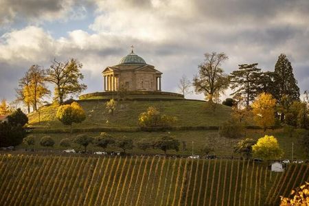 Die Grabkapelle auf dem Württemberg in Stuttgart wurde nach dem Entwurf des Hofbaumeisters Giovanni Salucci errichtet