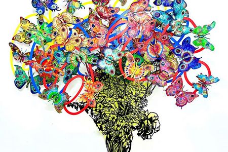 Whispers of Wings ist eine 3-D Wandskulptur von David Gerstein in 5 Lagen aus dem Jahr 2024