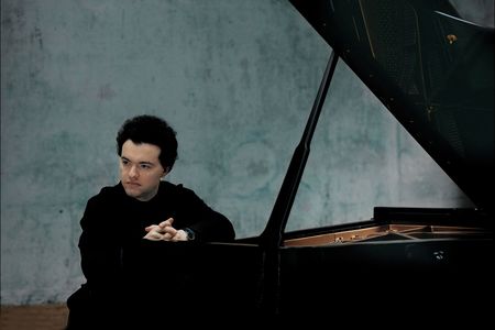 Der russische Pianist Evgeny Kissin ist mit Musik und Poesie seiner Heimat am Dienstag, 23. September 2025, um 19:00 Uhr zu erleben