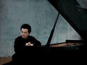 Der russische Pianist Evgeny Kissin ist mit Musik und Poesie seiner Heimat am Dienstag, 23. September 2025, um 19:00 Uhr zu erleben Der russische Pianist Evgeny Kissin ist mit Musik und Poesie seiner Heimat am Dienstag, 23. September 2025, um 19:00 Uhr zu erleben
