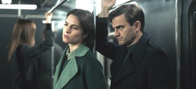 Besonders in der U-Bahn werden sie sich ihrer Gefühle gewahr: Agata (Sophie Mousel) und Bernard (Lenn Kudrjawizki )