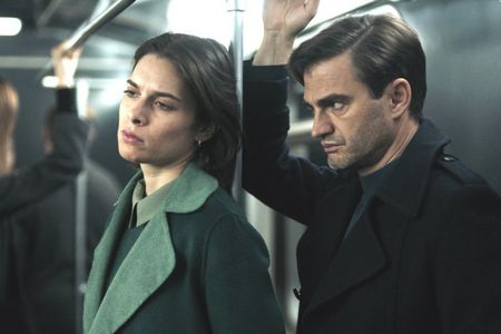 Besonders in der U-Bahn werden sie sich ihrer Gefühle gewahr: Agata (Sophie Mousel) und Bernard (Lenn Kudrjawizki )