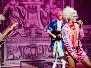 Leonce und Lena von Stefan Pucher Hessisches Staatstheater Wiesbaden Leonce und Lena von Stefan Pucher Hessisches Staatstheater Wiesbaden