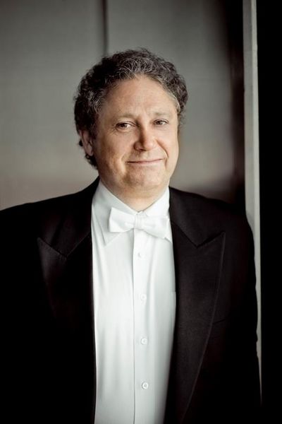 Die musikalische Leitung hat Richard Egarr