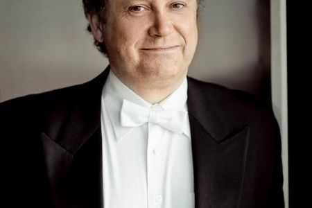 Die musikalische Leitung hat Richard Egarr
