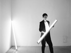 Nikolaus Korab, Portrait Brigitte Kowanz, Wien 1998, Silbergelatine-Print, 44,5 x 44,5 cm, Foto: Niklaus Korab Nikolaus Korab, Portrait Brigitte Kowanz, Wien 1998, Silbergelatine-Print, 44,5 x 44,5 cm, Foto: Niklaus Korab