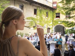 Schennas neu aufgelegte Eventreihe Wein.Klang.Frühling Schennas neu aufgelegte Eventreihe Wein.Klang.Frühling