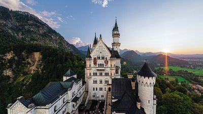 Die Neuschwansteinkonzerte im Innenhof des gleichnamigen Schlosses in Füssen/Allgäu führen die Musikleidenschaft seines Erbauers weiter
