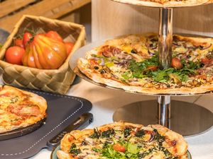 Wer mal etwas Außergewöhnliches frühstücken möchte, sollte im Hotel Aunhamer in Bad Griesbach einchecken: Vegane, vegetarische und klassische Pizzen sind fester Bestandteil des Buffets Wer mal etwas Außergewöhnliches frühstücken möchte, sollte im Hotel Aunhamer in Bad Griesbach einchecken: Vegane, vegetarische und klassische Pizzen sind fester Bestandteil des Buffets