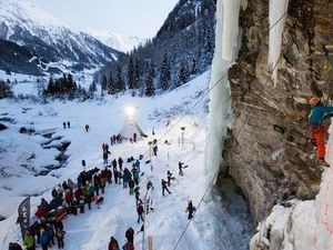 Beim siebten Osttiroler Eiskletterfestival von 12. bis 14. Januar 2024 treffen sich Anfänger wie Profis im Eispark Osttirol in Matrei Beim siebten Osttiroler Eiskletterfestival von 12. bis 14. Januar 2024 treffen sich Anfänger wie Profis im Eispark Osttirol in Matrei