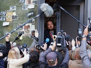 Charly Hübner als knuffiger Schluffi. Schöner kann ein Cineasten-Vermächtnis kaum sein Charly Hübner als knuffiger Schluffi. Schöner kann ein Cineasten-Vermächtnis kaum sein