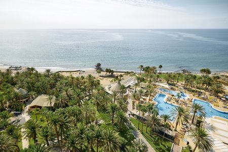 Das Vier-Sterne-Grupotel Orquídea auf Gran Canaria liegt eingebettet in eine weitläufige Grünanlage direkt am Meer