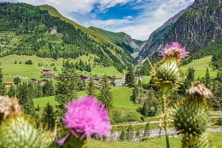 Auf über 1.300 Metern gelegen, bildet das Auszeitdorf Gramais im Tiroler Lechtal mit rund 40 Einwohnern die kleinste Gemeinde Österreichs