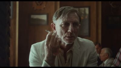 Regisseur Luca Guadagnino schickt einen zerknitterten Daniel Craig auf eine drogenlastige Antihelden-Reise voller ästhetischer Brüche