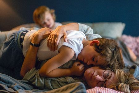Elliott (César Botti) und Sandra (Valeria Bruni Tedeschi) sind mittlerweile sehr vertraut miteinander