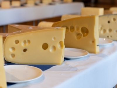 Käse, Butter & mehr: Genussreise durch vier Länder mit Weinbegleitung