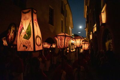 Im Frühling zeigt das Mendrisiotto im Tessin seine kulturelle Seite und verbindet jahrhundertealte Traditionen mit handwerklicher Identität